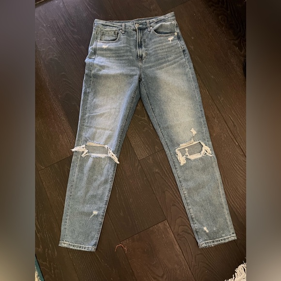 American Eagle Mom Jeans Ankle Ripped Straight Leg SZ 6 long - Picture 2 of 8